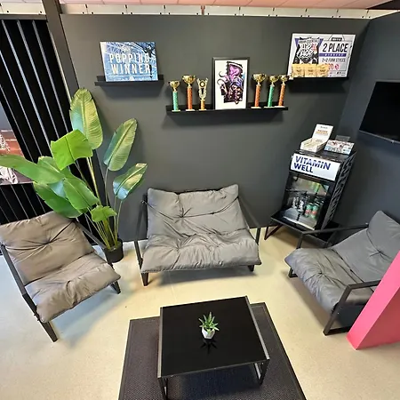 Apartment Hangout