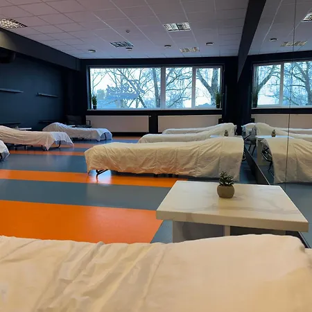 Hangout Apartment *