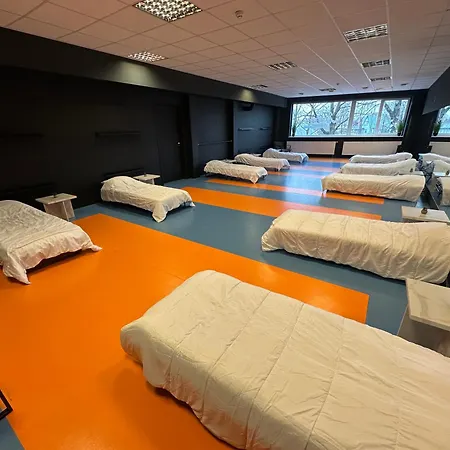 Hangout Apartment *